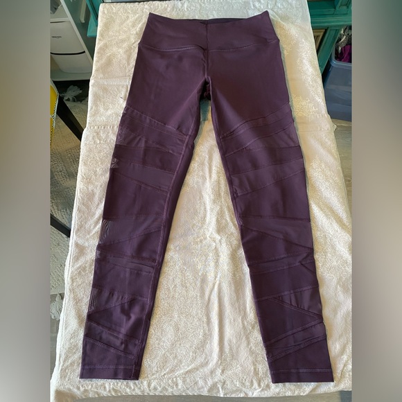 Victoria’s Secret Sport Knockout Tight - Picture 2 of 3